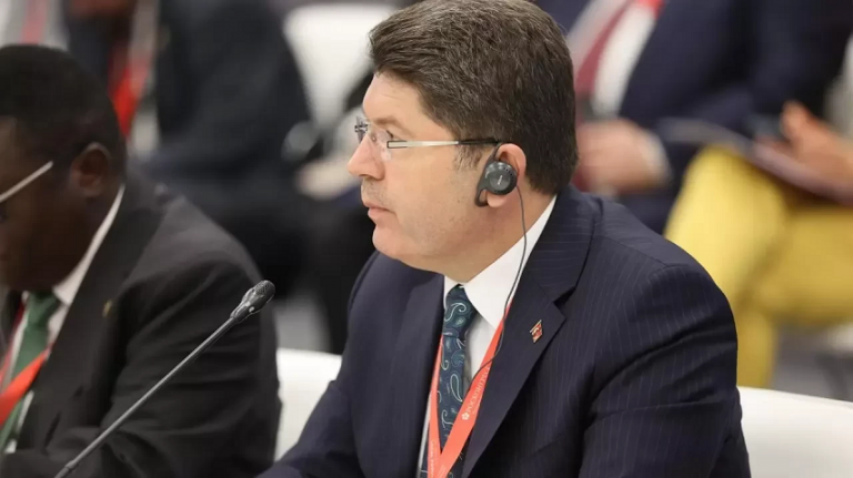 Bakan Tunç Gazze'deki acı tablonun karşısında sessiz kalamayız
