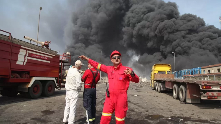İran'da büyük patlama yaşanan limanda yeniden yangın çıktı