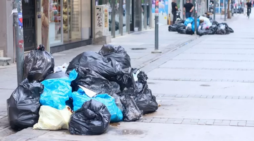 İzmir'de sokaklar çöp yuvasına döndü! Grev krizi büyüyor...