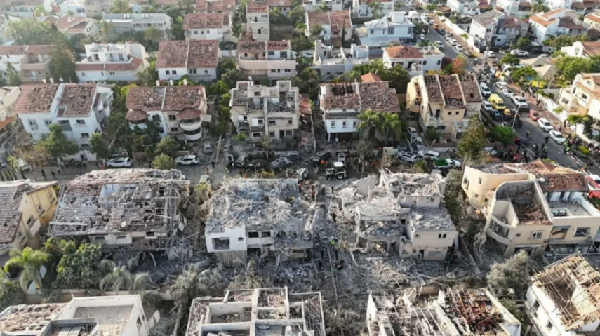 İran'ın füze saldırıları sonrası Tel Aviv'deki yıkım görüntülendi