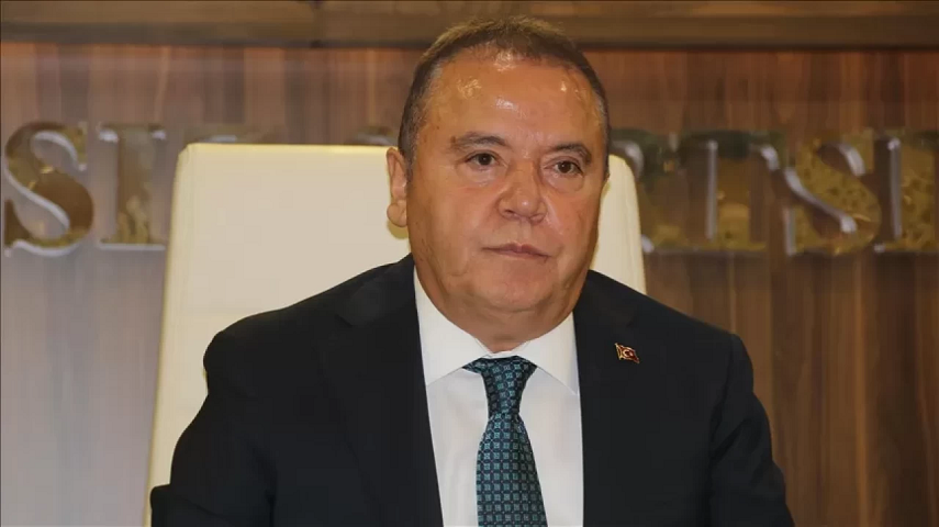 Tutuklu bulunan Muhittin Böcek hastaneye kaldırıldı